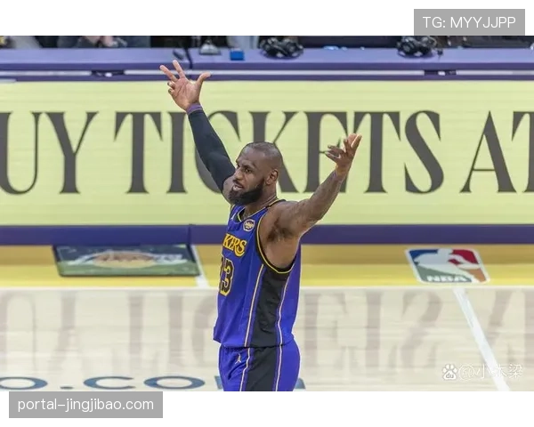 詹姆斯打破纪录22季保持场均20分5篮板5助攻历史唯一档